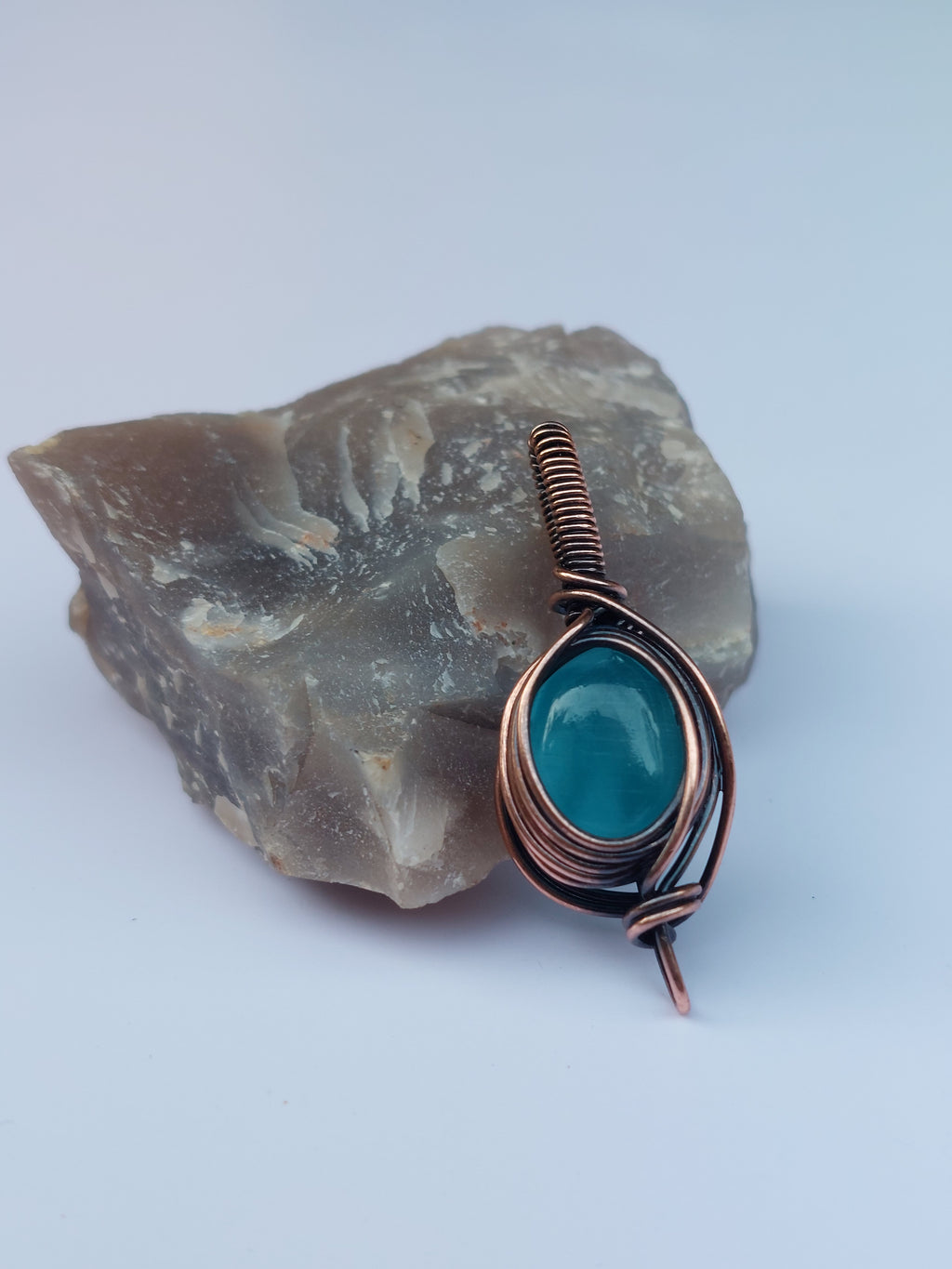 Leonis Pendant
