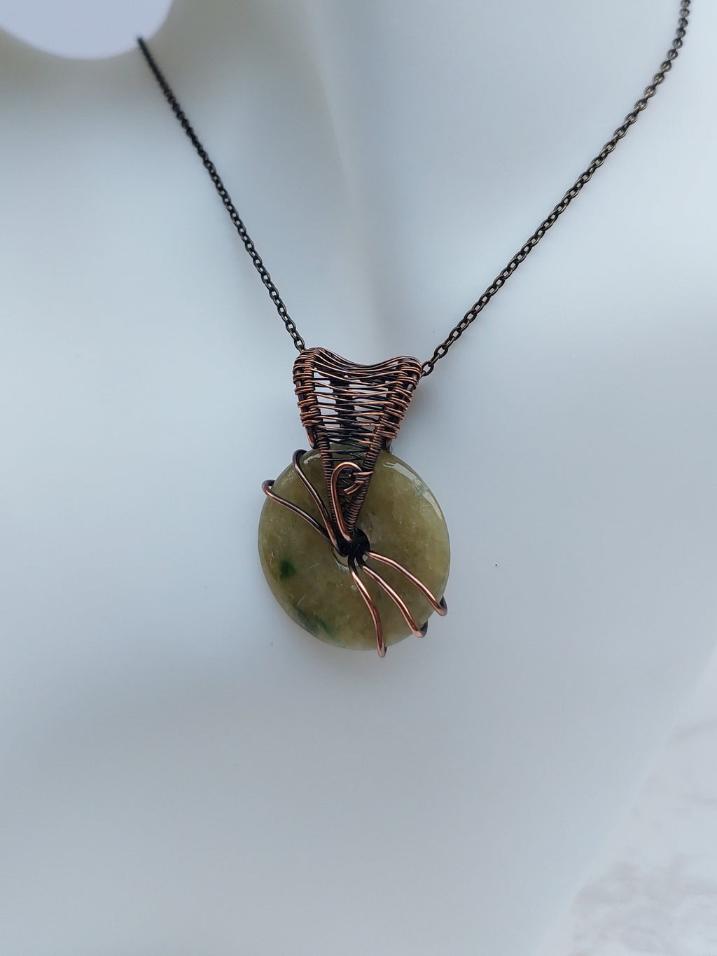 Jade Donut Pendant "Vina"